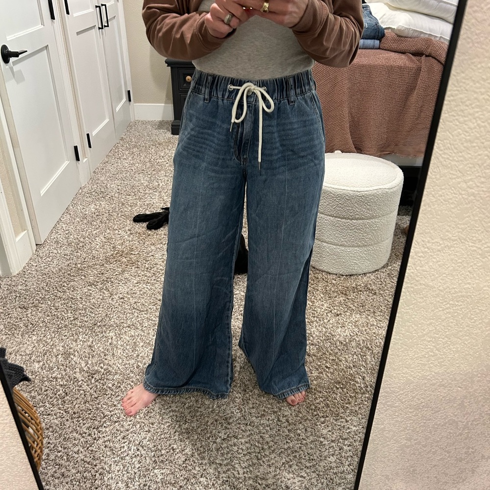 Judy Blue Viral Featherweight Jeans